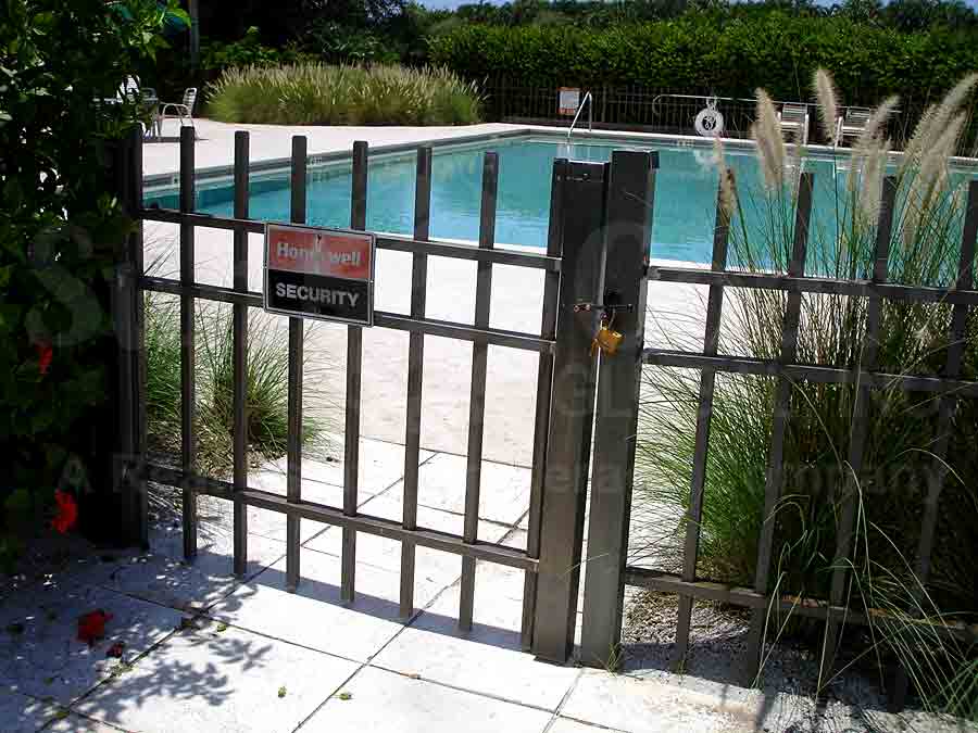 THE COUNTRY CLUB OF NAPLES Community Pool